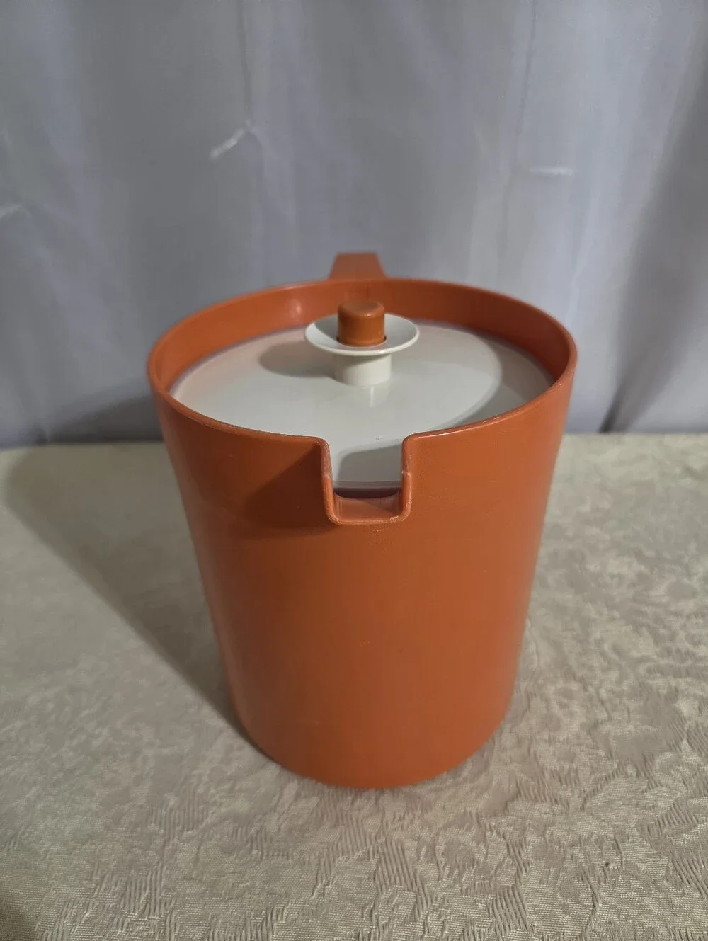 Tupperware - Vintage Harvest Orange 1.5Qt. Pitcher